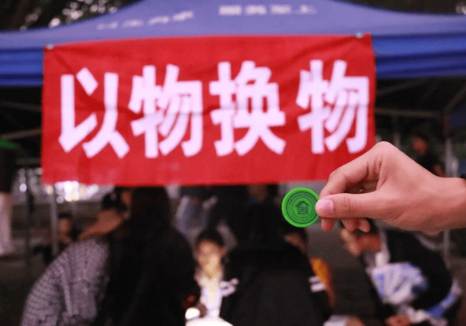 回顾河南老人在建行存120万，儿子结婚取钱，银行：目前倒欠13万