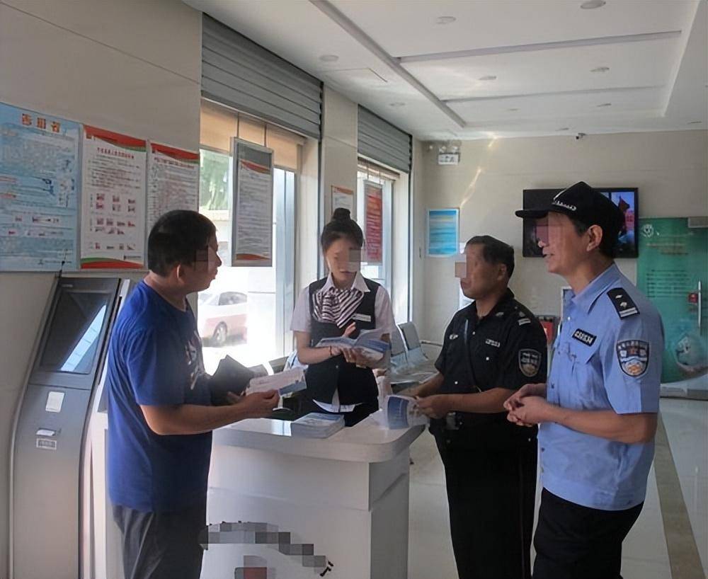 回顾河南老人在建行存120万，儿子结婚取钱，银行：目前倒欠13万